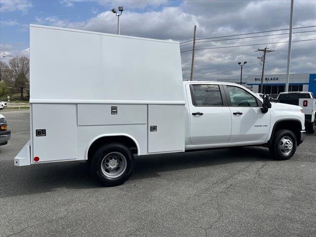 2024 Chevrolet Silverado 3500HD Work Truck photo 2