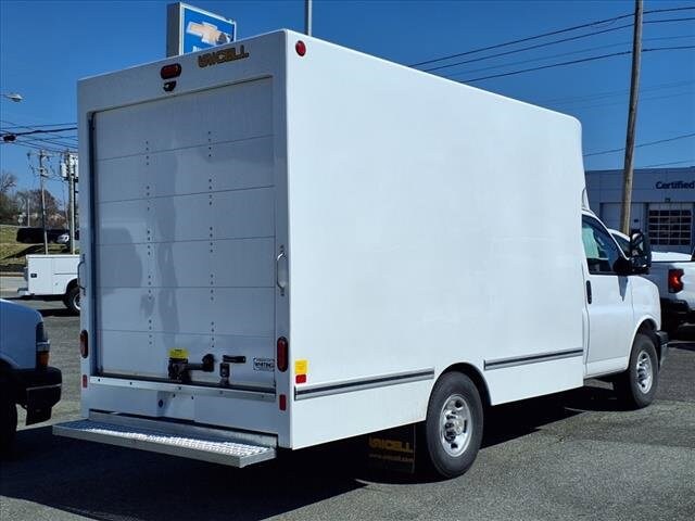 2025 Chevrolet Express Cutaway 3500 photo 4