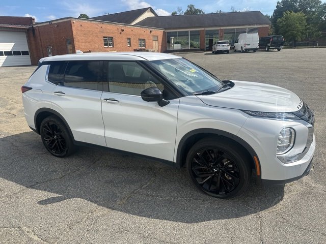 2023 Mitsubishi Outlander SE photo 4