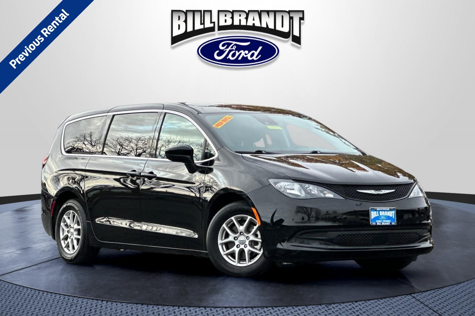 2024 Chrysler Voyager LX's photo