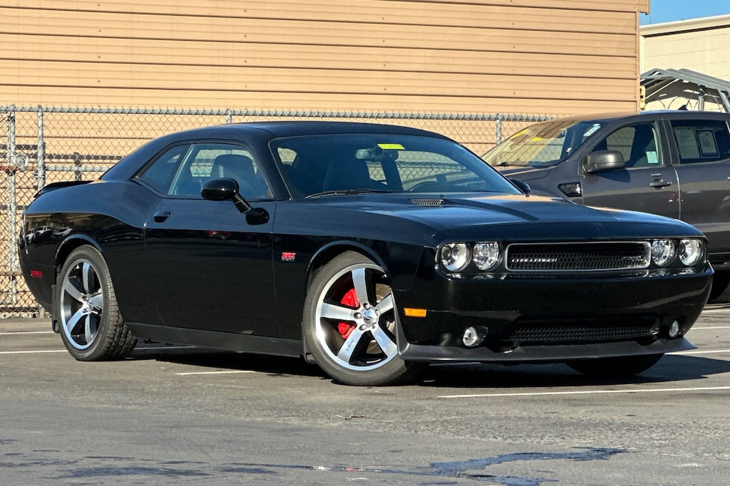 2013 Dodge Challenger SRT8 photo 2