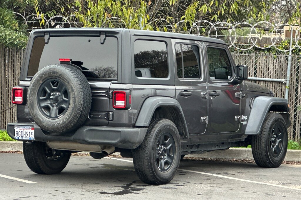 2018 Jeep Wrangler Unlimited Sport photo 3