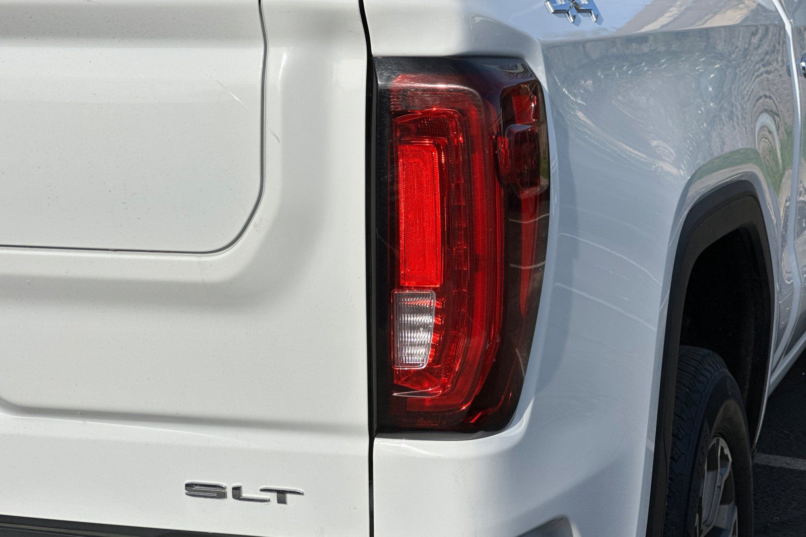 2025 GMC Sierra 1500 SLT photo 3