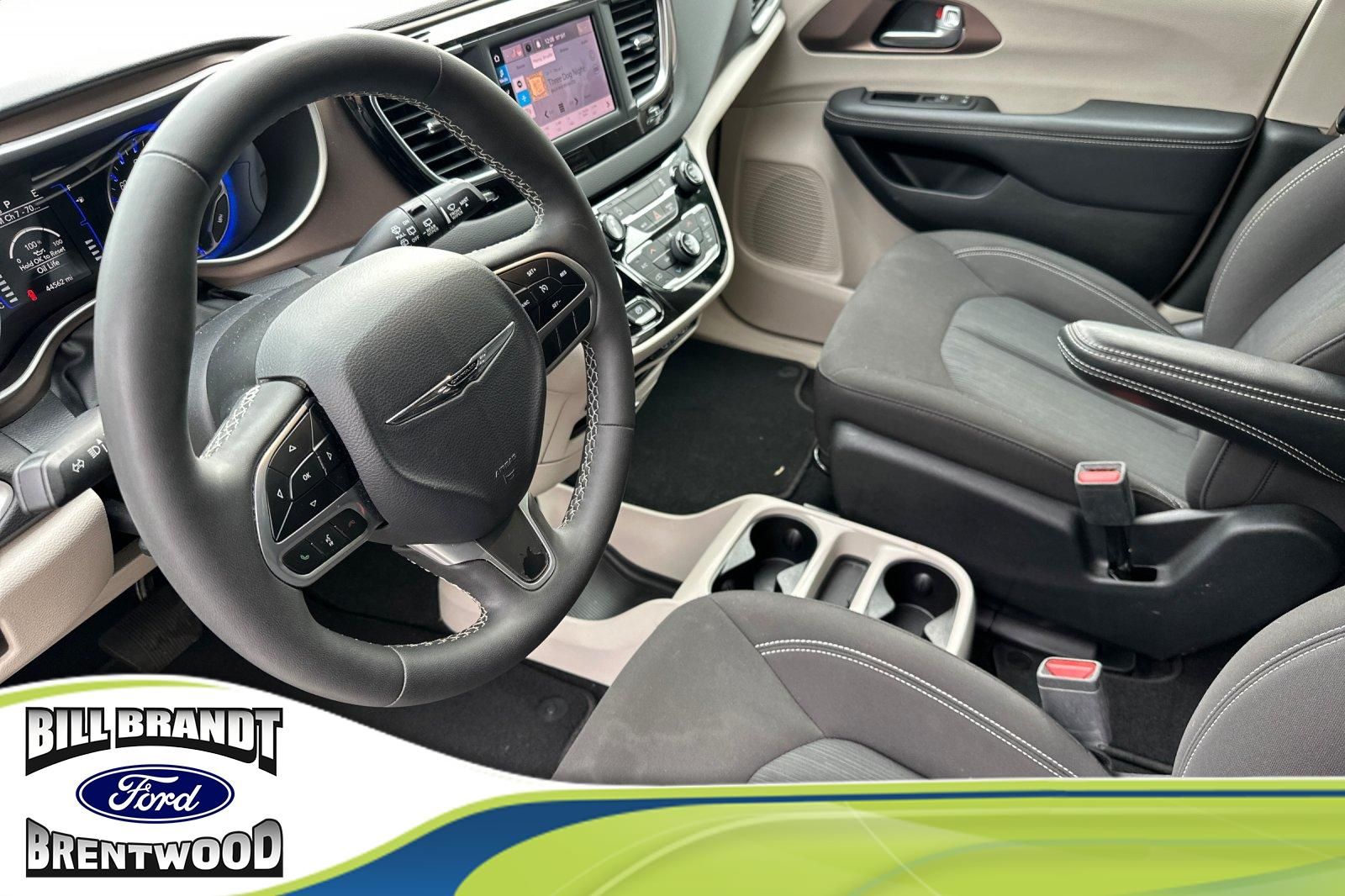 2024 Chrysler Voyager LX photo 2