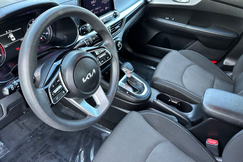 2023 Kia Forte LXS photo 4