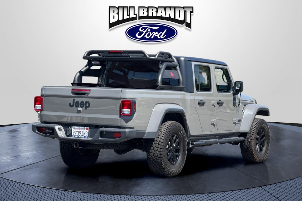 Used 2022 Jeep Gladiator Sport Truck