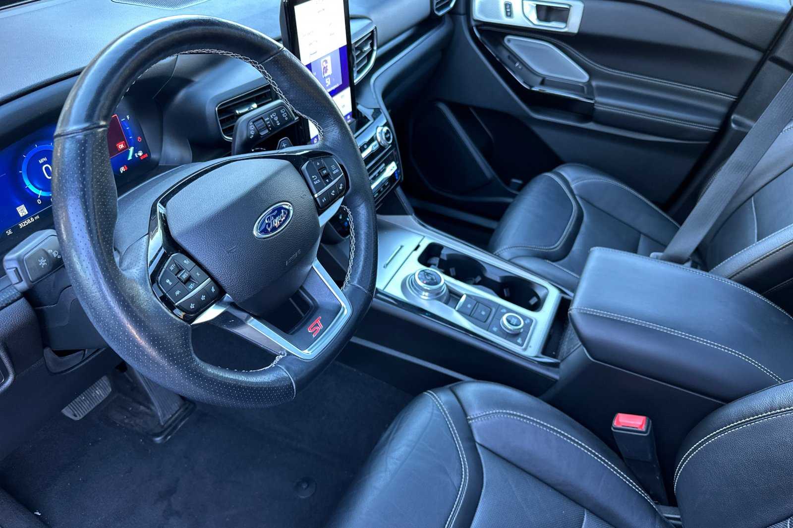 2022 Ford Explorer ST photo 3