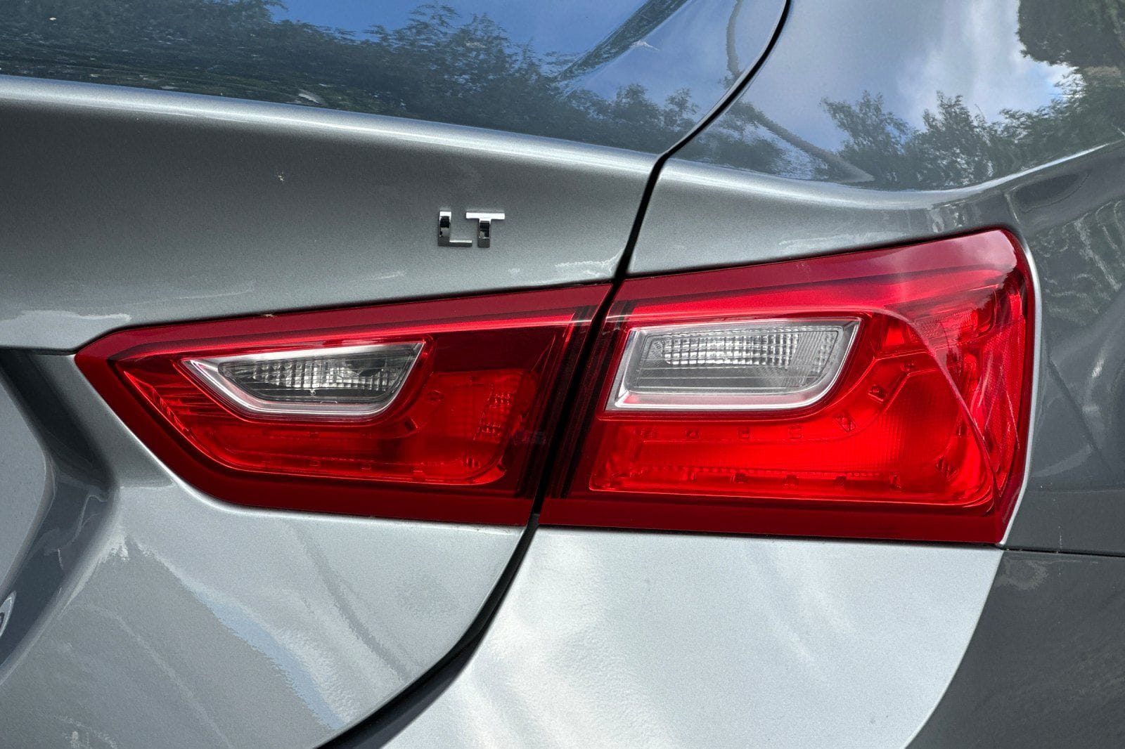 2024 Chevrolet Malibu LT photo 3