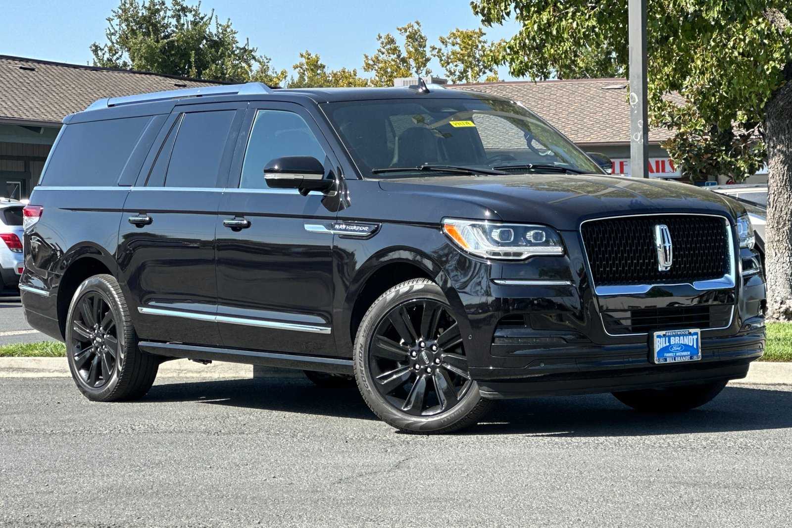2023 Lincoln Navigator L Reserve photo 2