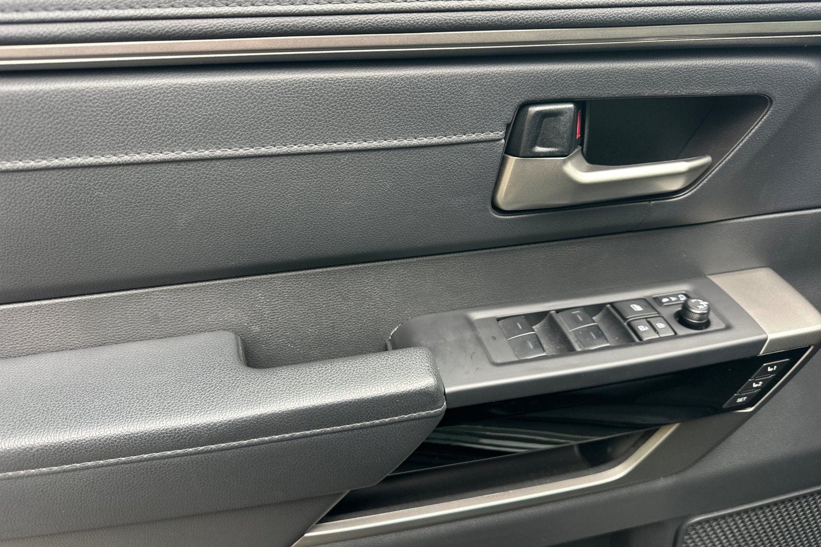 2024 Toyota Tundra Limited photo 3