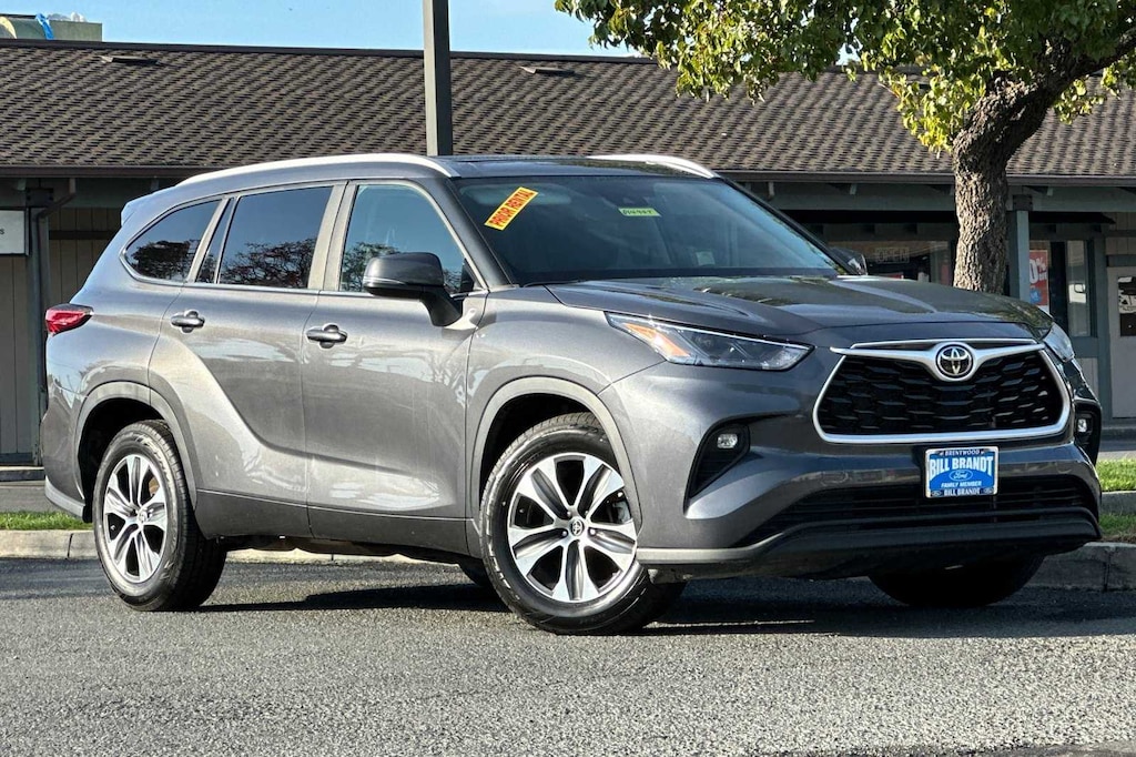 Used 2023 Toyota Highlander XLE SUV