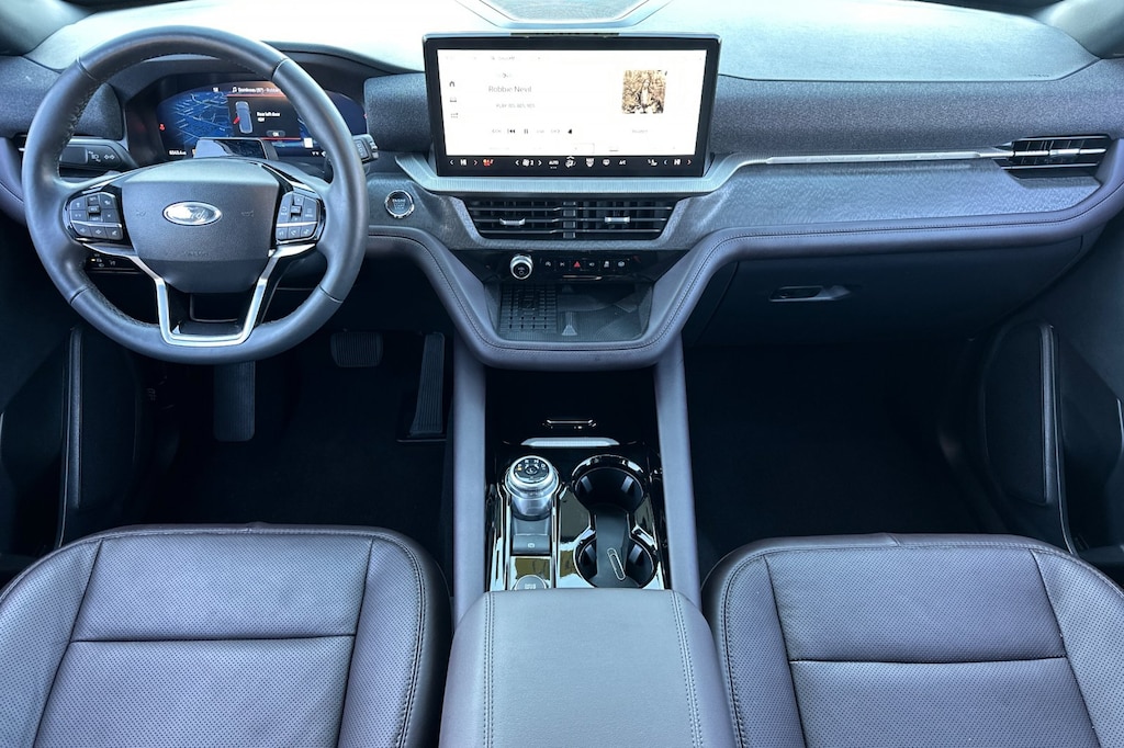 2025 Ford Explorer Platinum photo 3