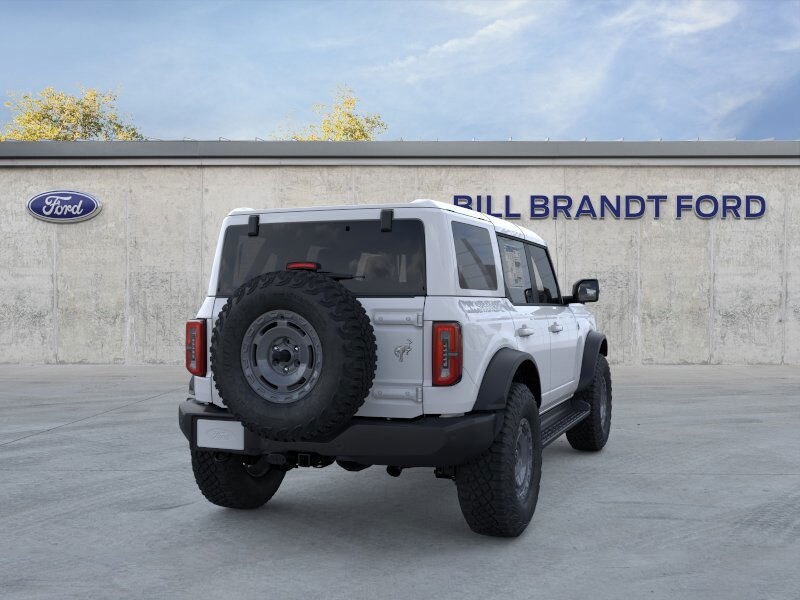2025 Ford Bronco Outer Banks photo 2