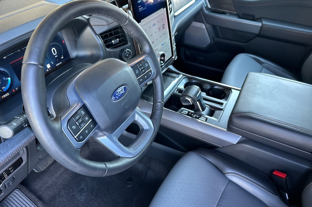 2025 Ford F-150 Lightning Lariat photo 4