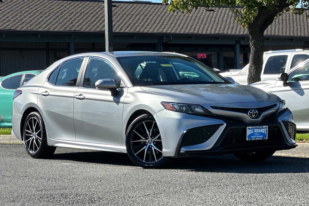 Used 2022 Toyota Camry SE Sedan