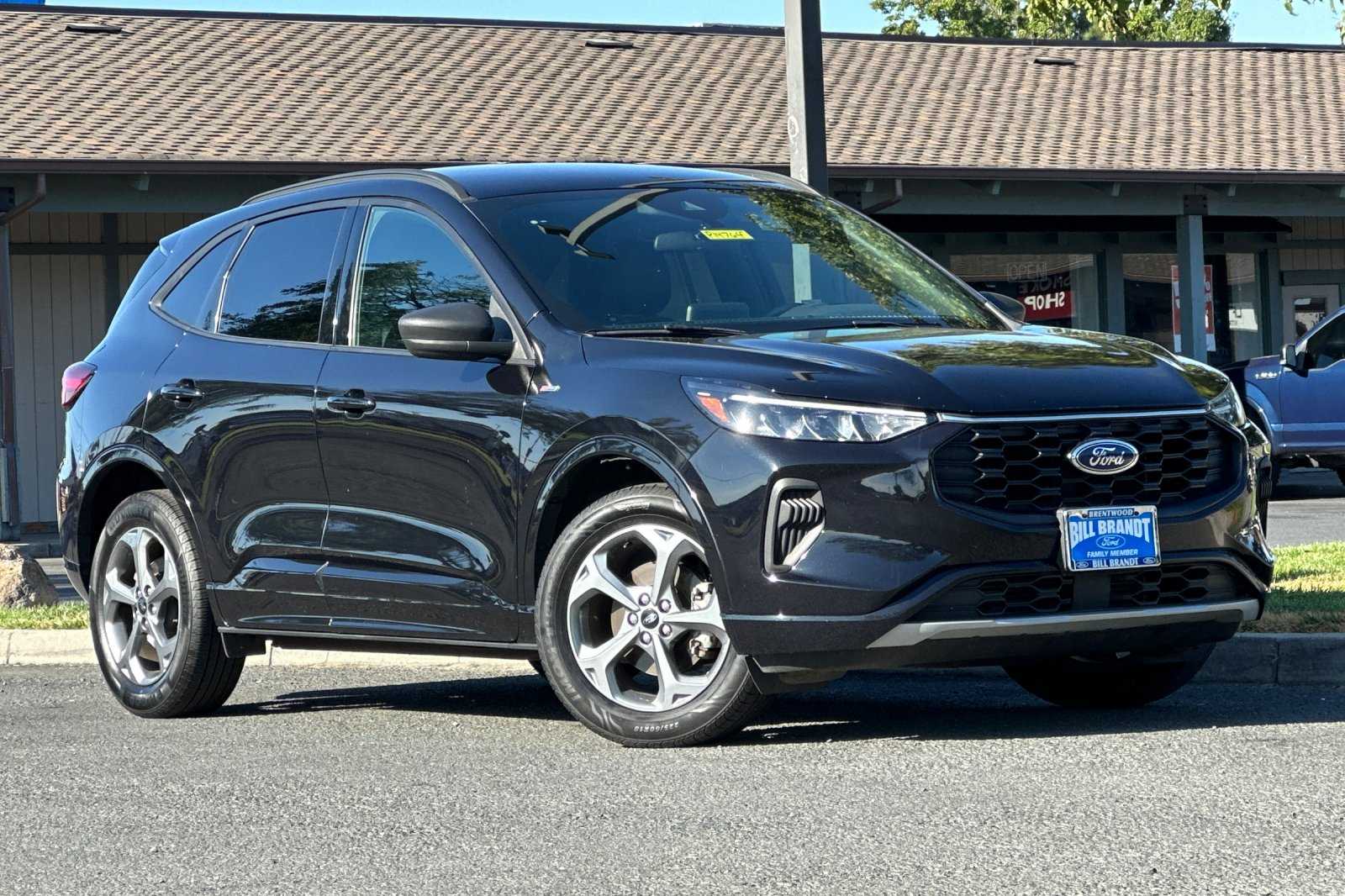 2023 Ford Escape ST-Line photo 2