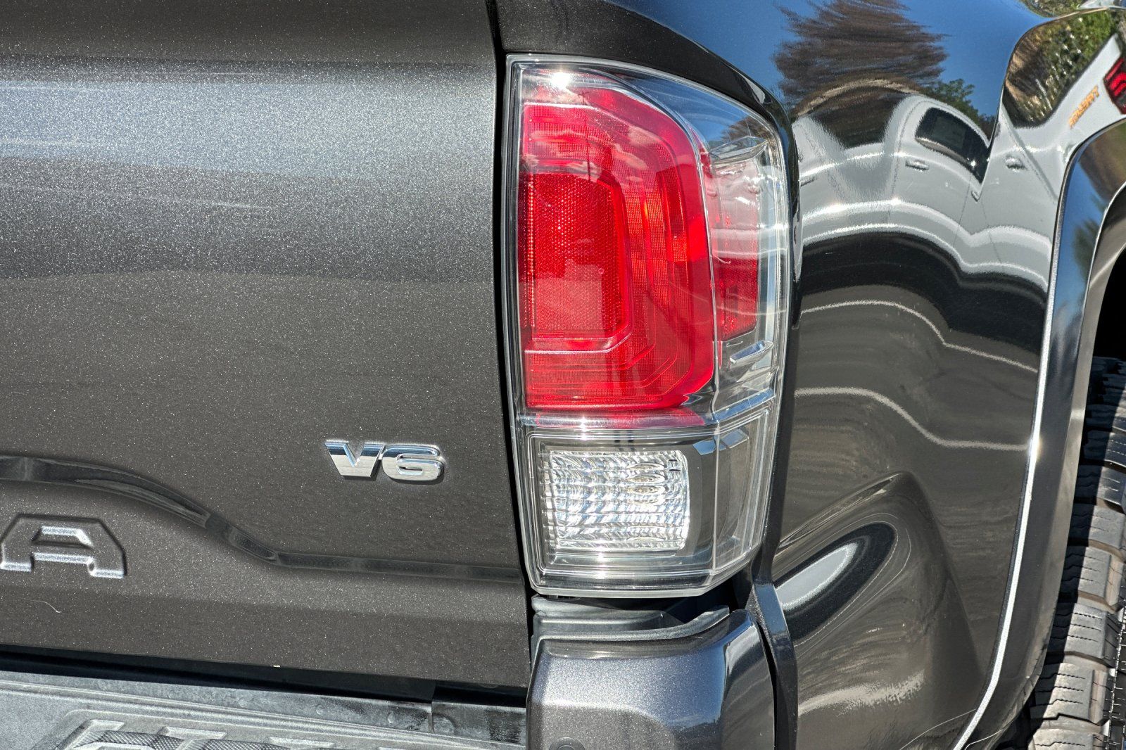 2016 Toyota Tacoma Limited photo 3