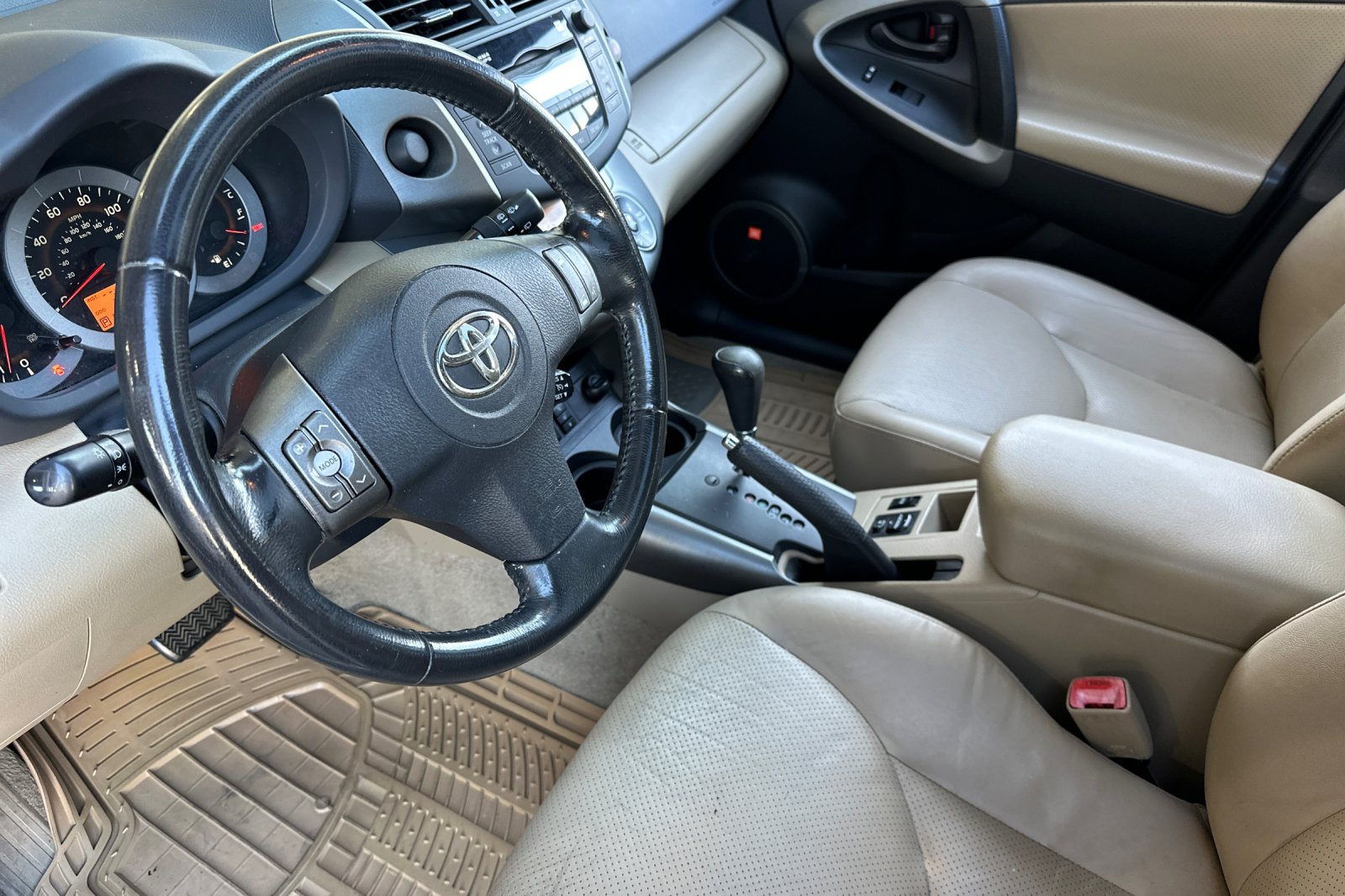 2010 Toyota RAV4 Limited photo 4