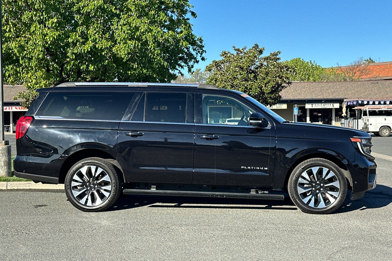 2025 Ford Expedition Max Platinum photo 5