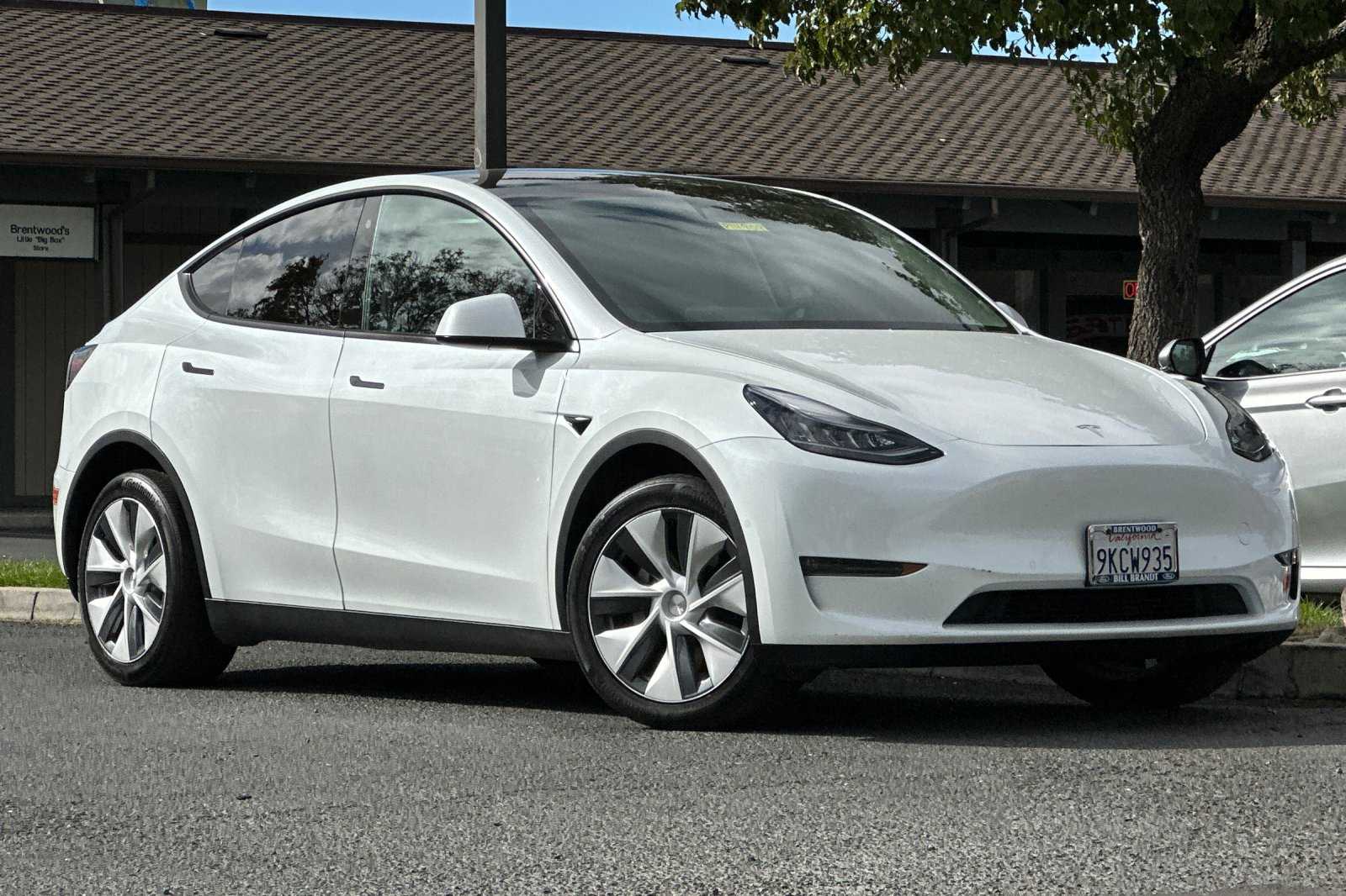 Used 2020 Tesla Model Y Long Range with VIN 5YJYGDEE2LF028348 for sale in Brentwood, CA