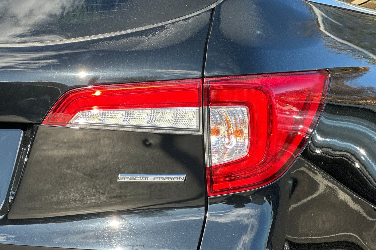 2021 Honda Pilot Special Edition photo 3