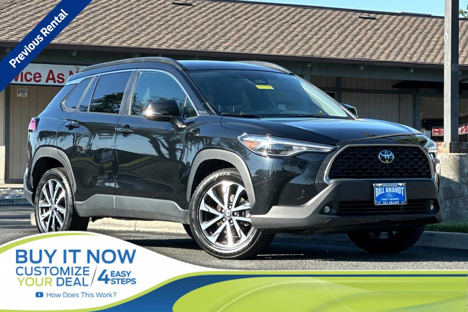 2024 Toyota Corolla Cross XLE's photo