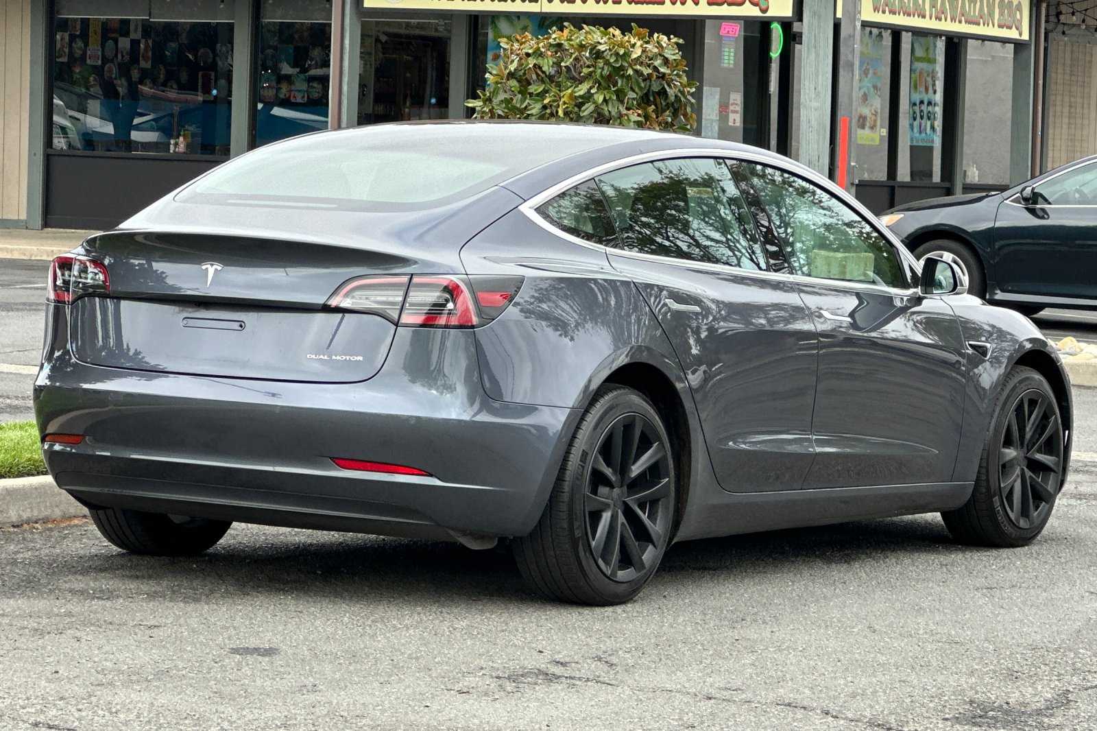 2020 Tesla Model 3 Long Range photo 3