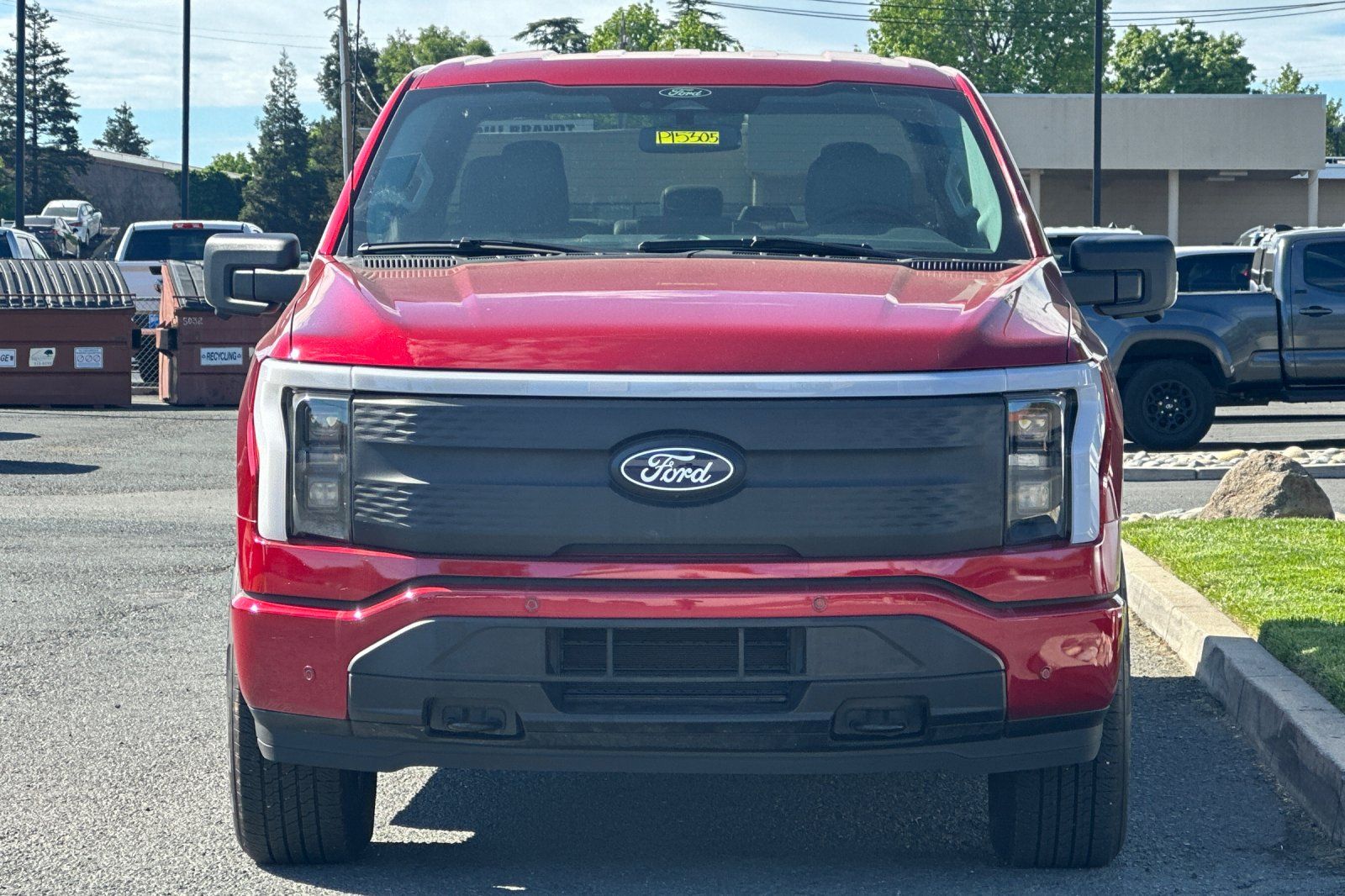 2025 Ford F-150 Lightning Flash photo 4