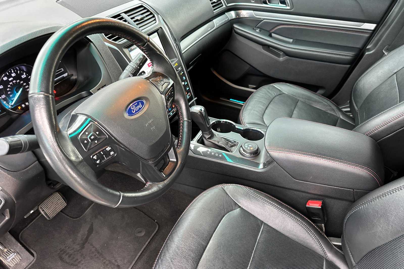 2019 Ford Explorer Sport photo 3