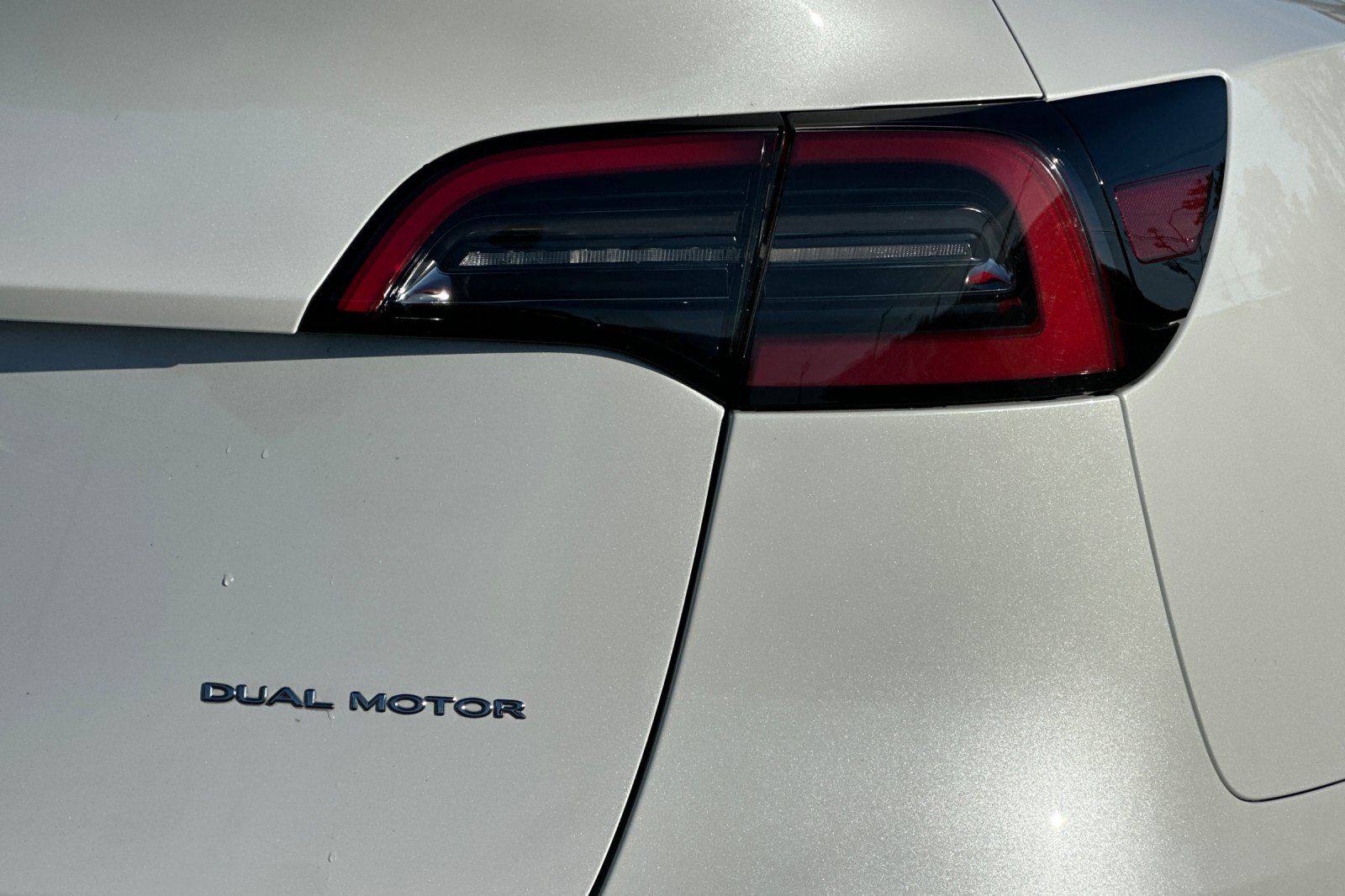 2022 Tesla Model Y Long Range photo 3