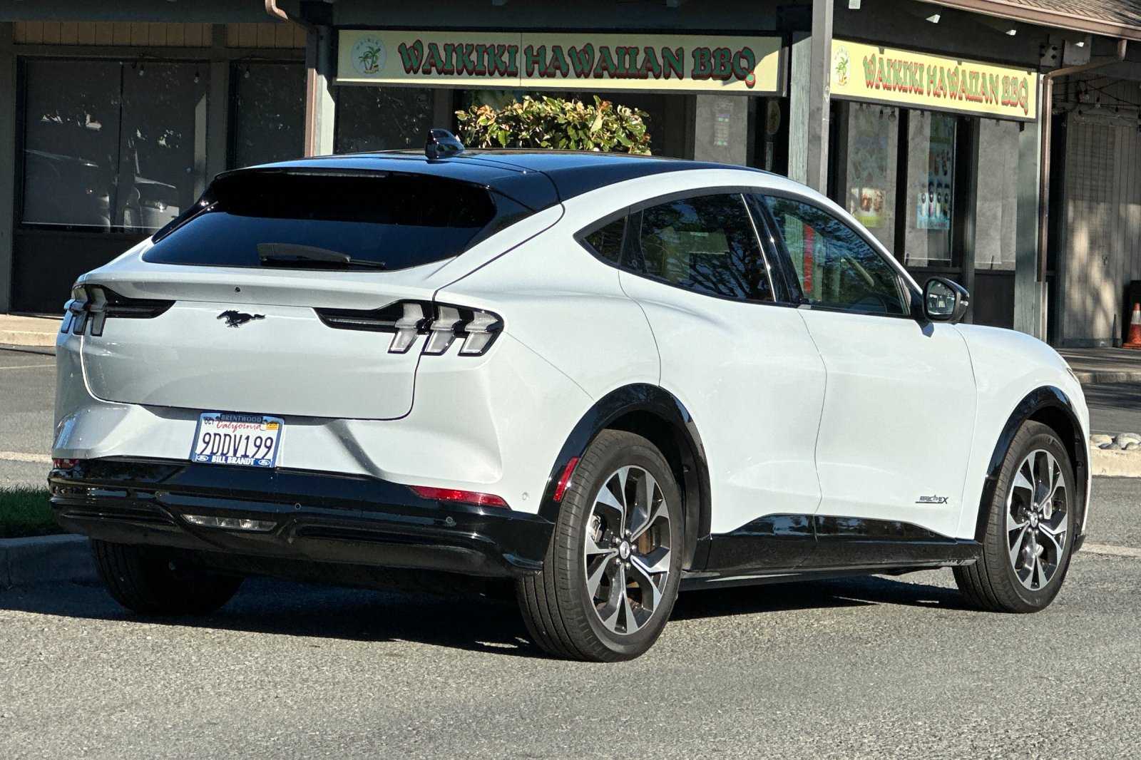 2022 Ford Mustang Mach-E Premium photo 3