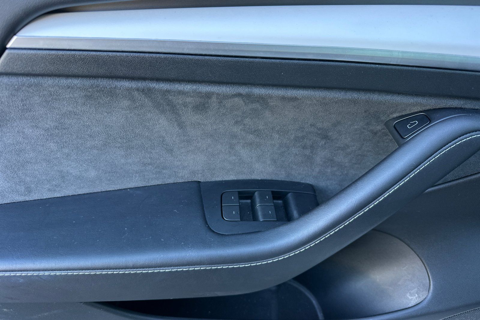 2023 Tesla Model 3 Base photo 3