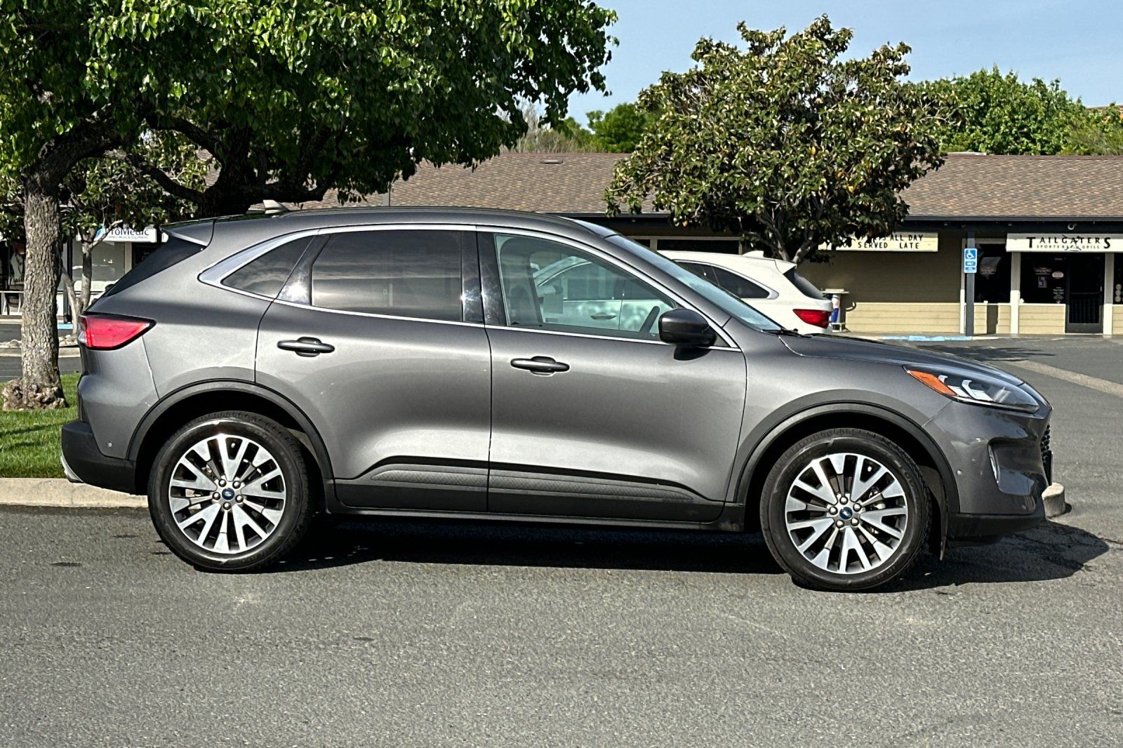 2021 Ford Escape Titanium photo 5