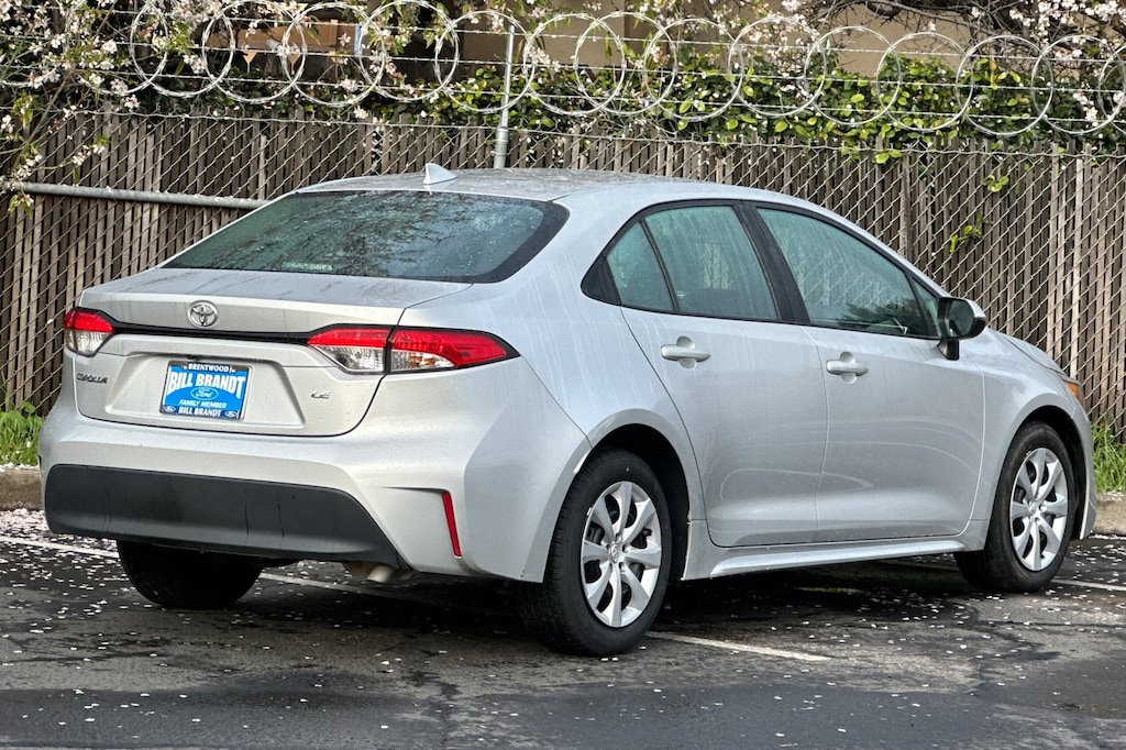 2023 Toyota Corolla photo 3