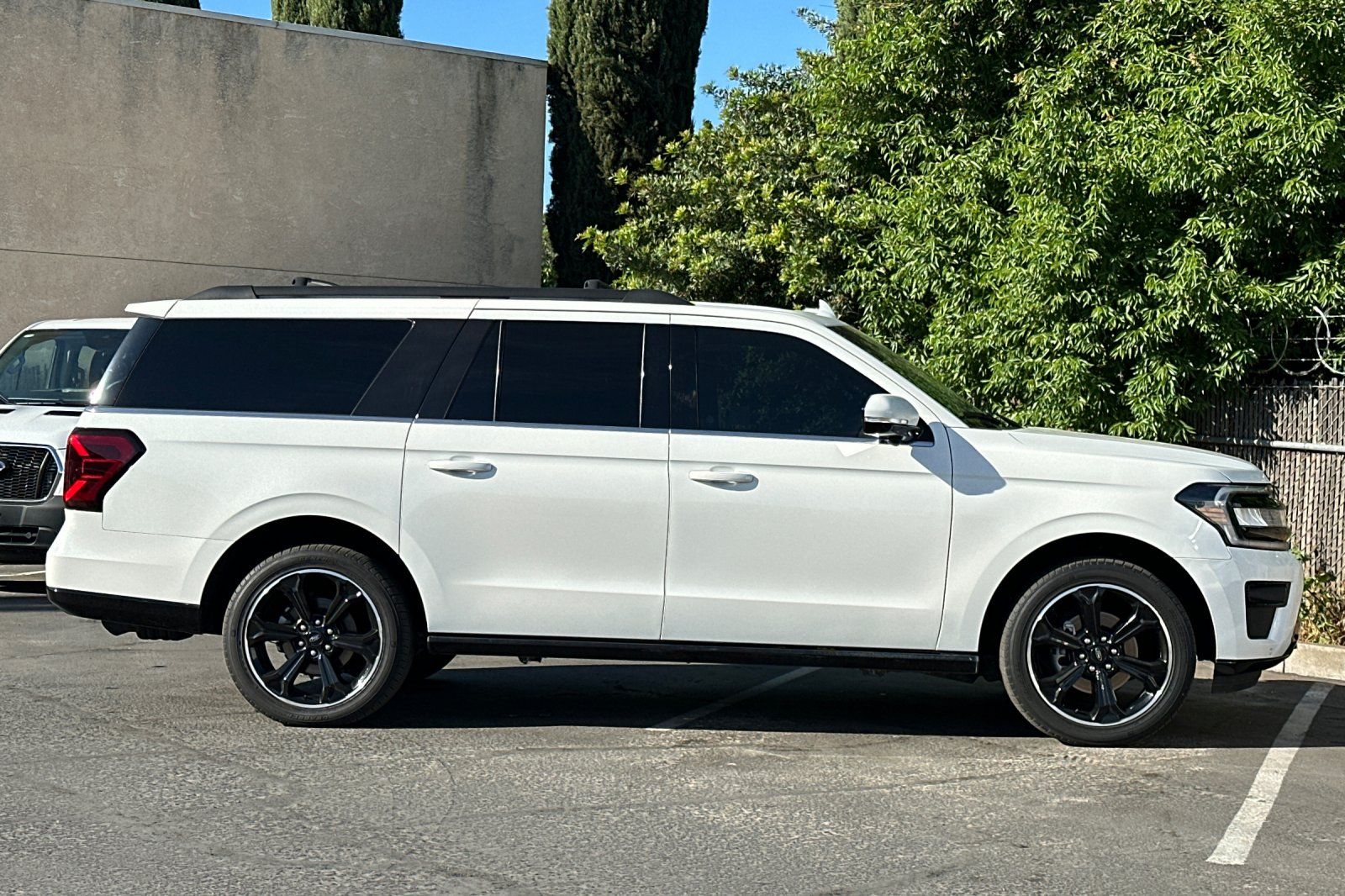 2023 Ford Expedition Max Limited photo 5