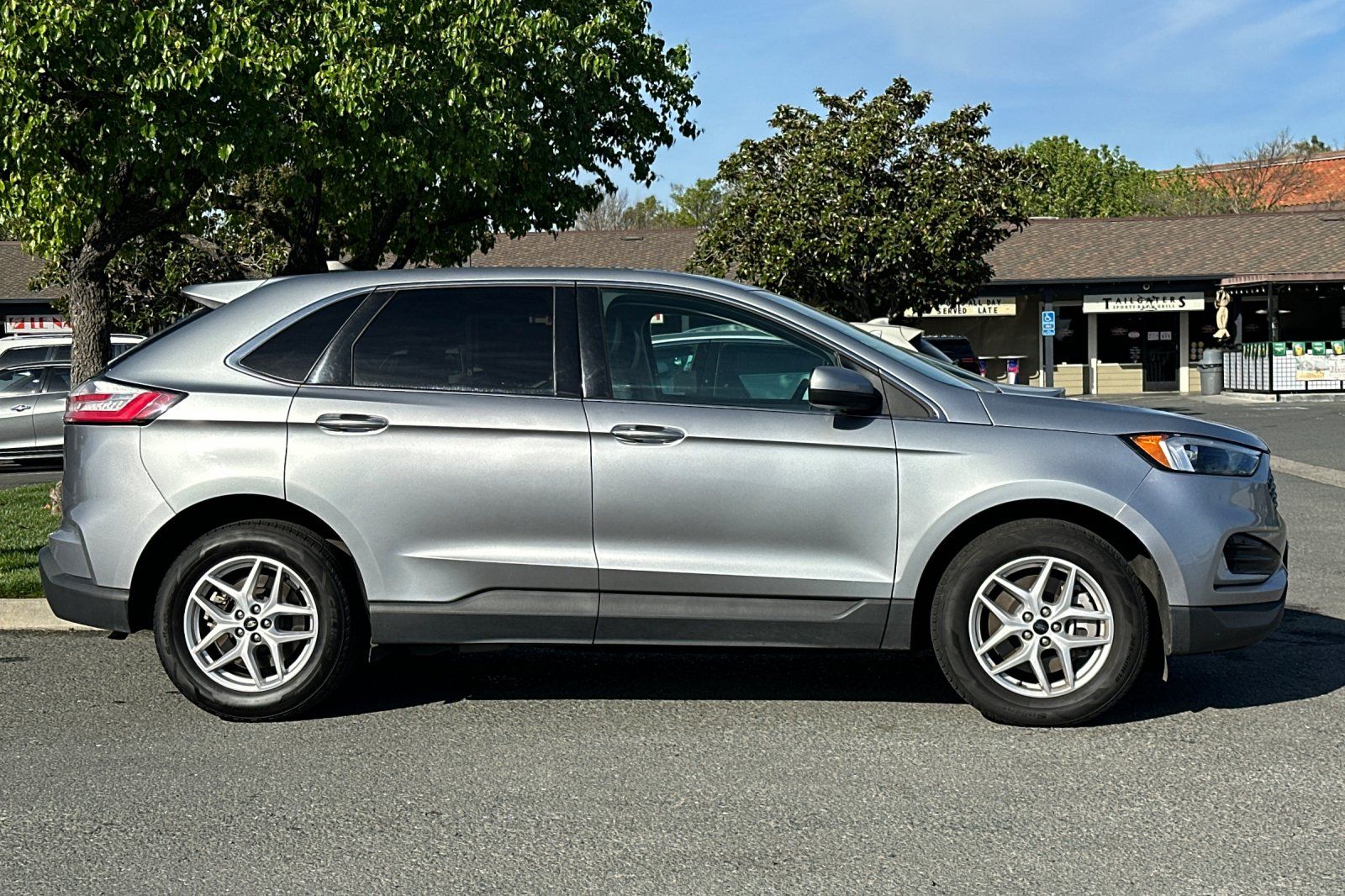 2024 Ford Edge SEL photo 5
