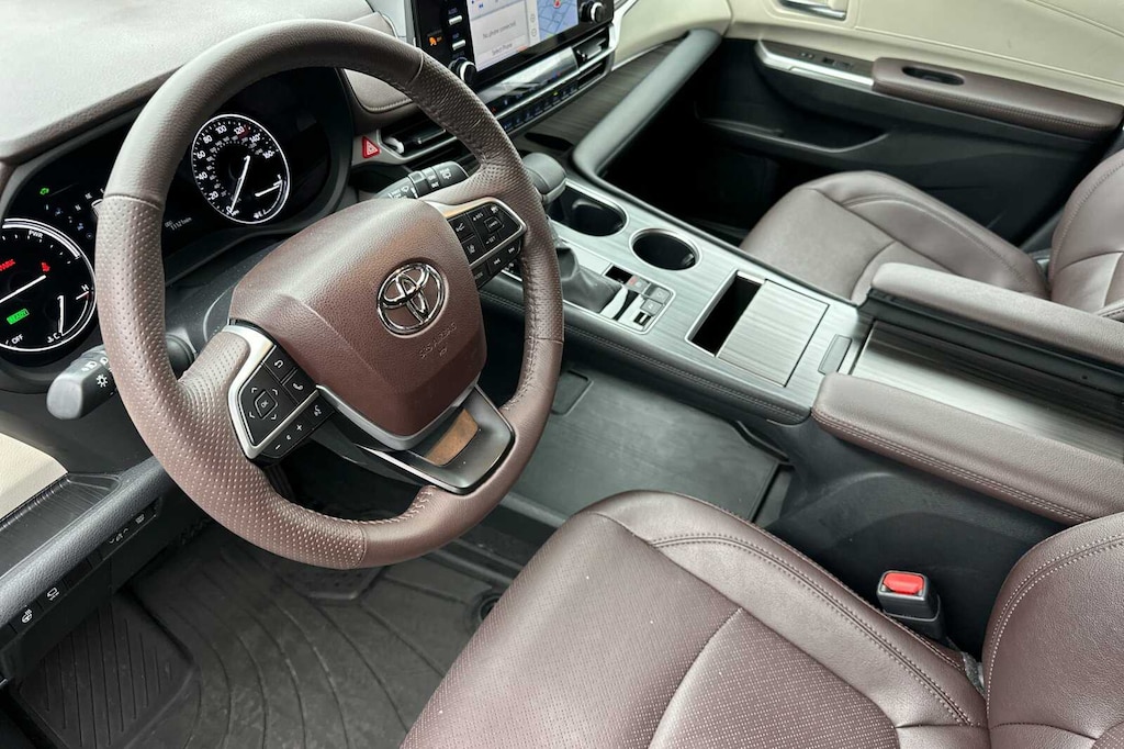 Used 2024 Toyota Sienna Platinum Minivan/Van