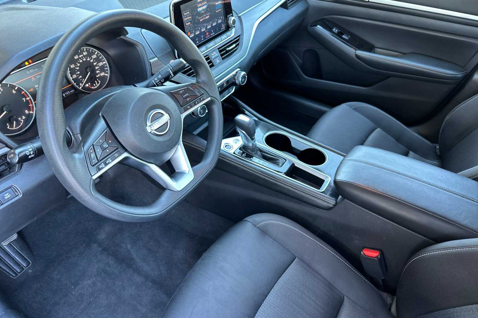 2023 Nissan Altima 2.5 SV photo 4