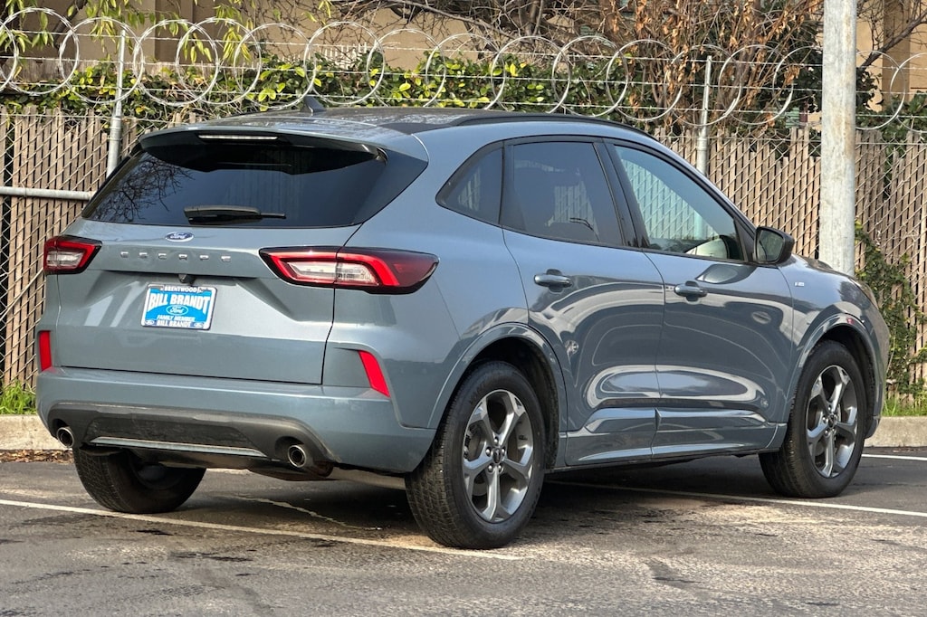 2023 Ford Escape ST-Line photo 3