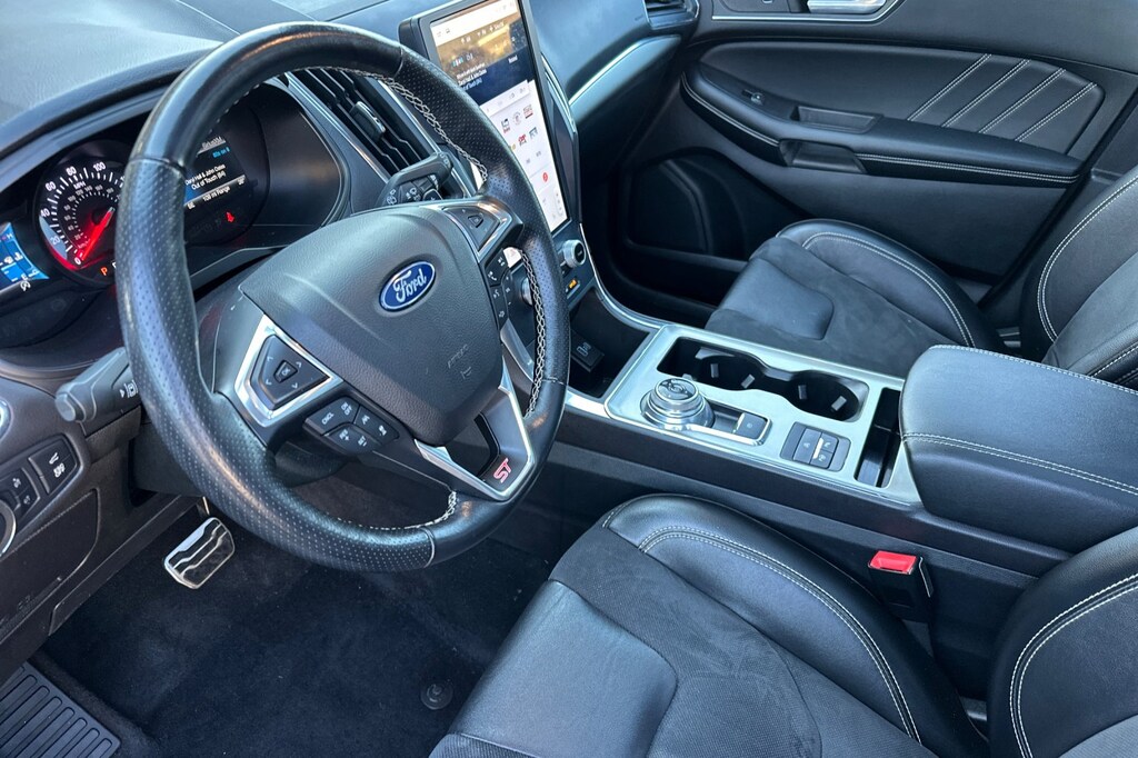 2022 Ford Edge ST photo 4