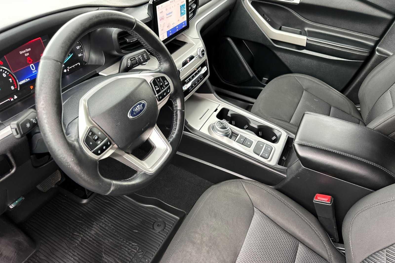 2023 Ford Explorer XLT photo 4