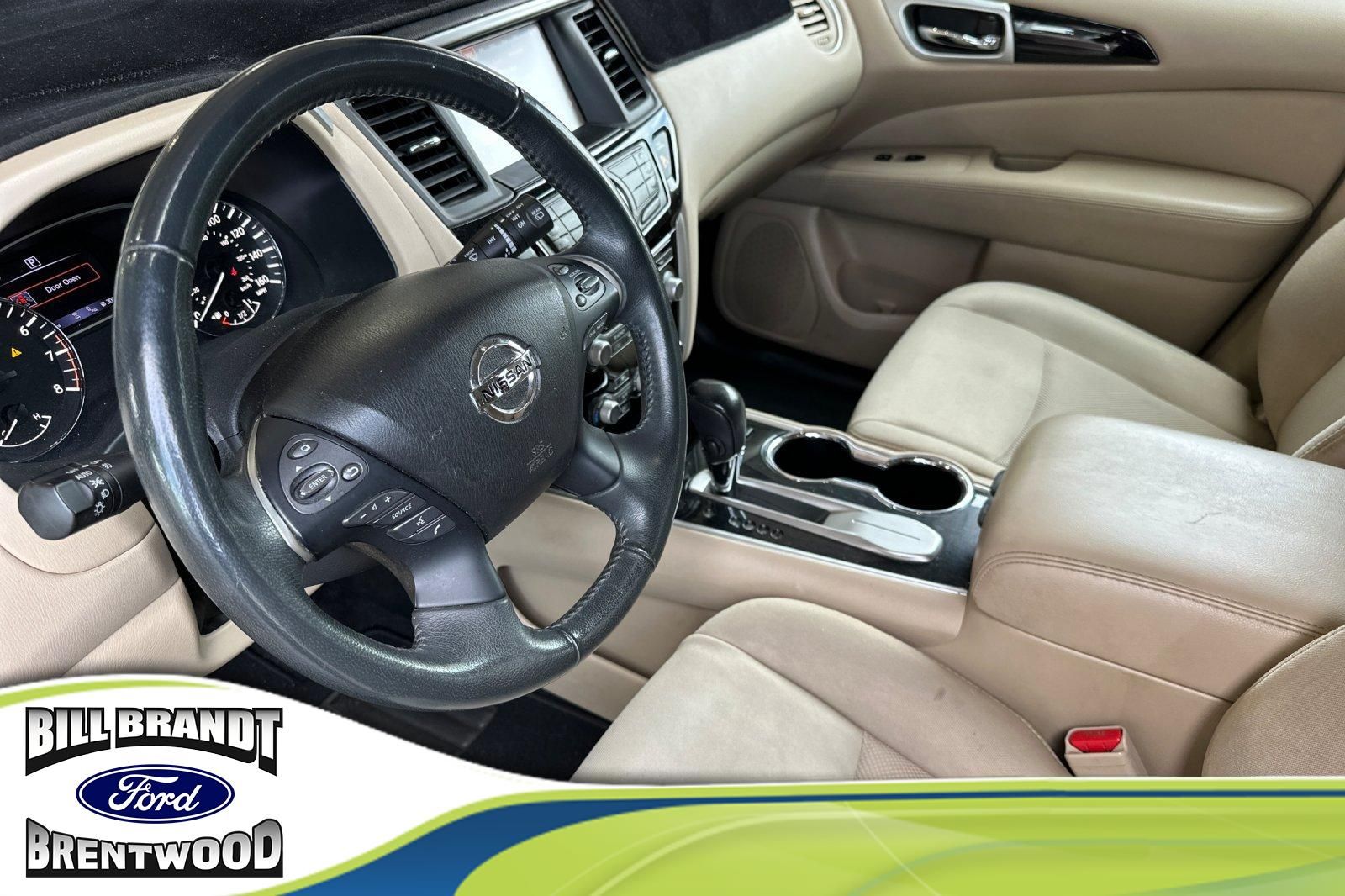 2018 Nissan Pathfinder SV photo 3