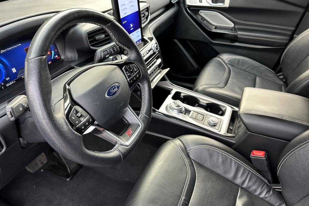 2023 Ford Explorer ST photo 4