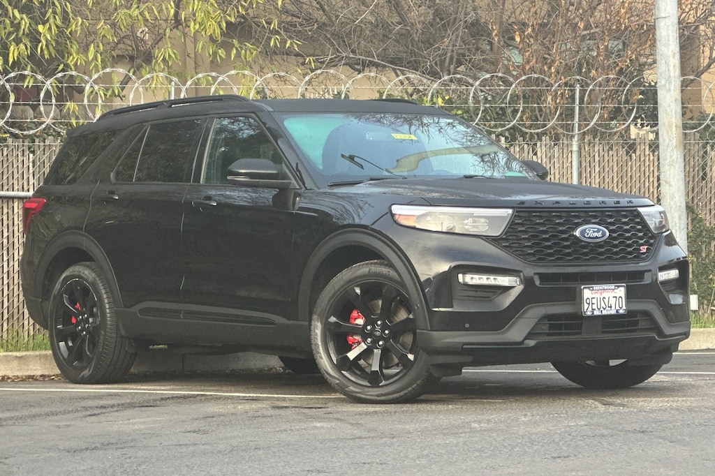 2023 Ford Explorer ST photo 2