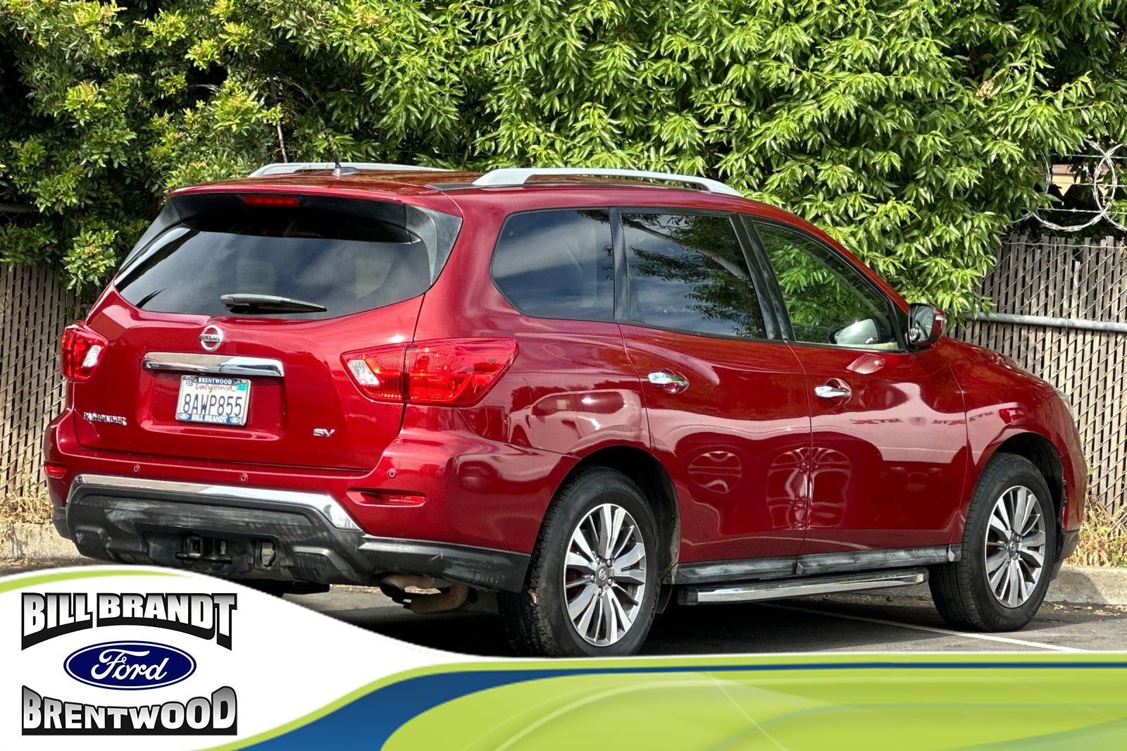 2018 Nissan Pathfinder SV photo 2