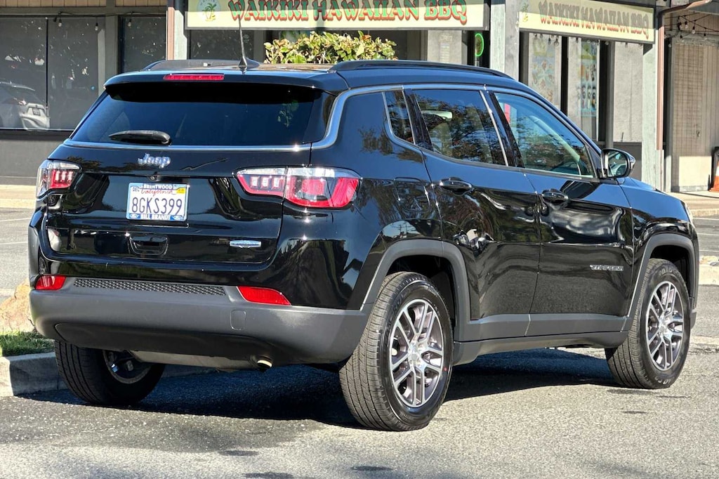 Used 2018 Jeep Compass Latitude SUV