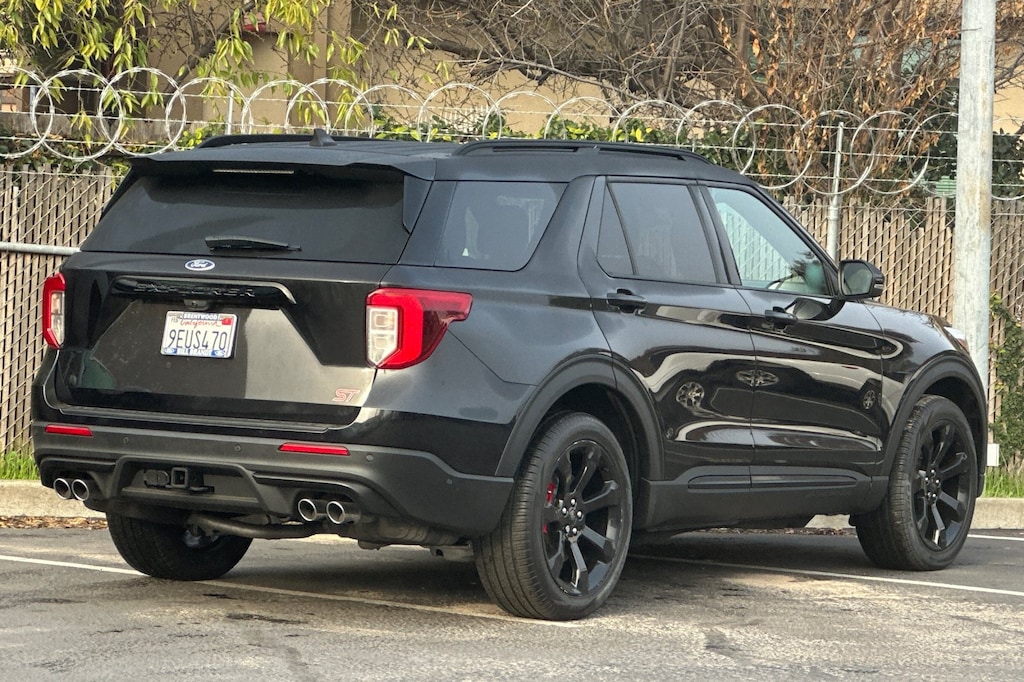2023 Ford Explorer ST photo 3