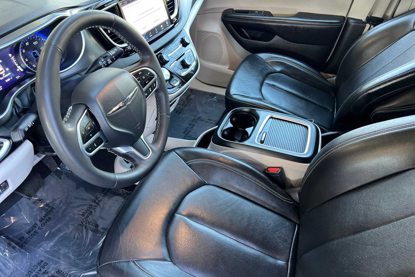 2022 Chrysler Pacifica Touring L photo 4