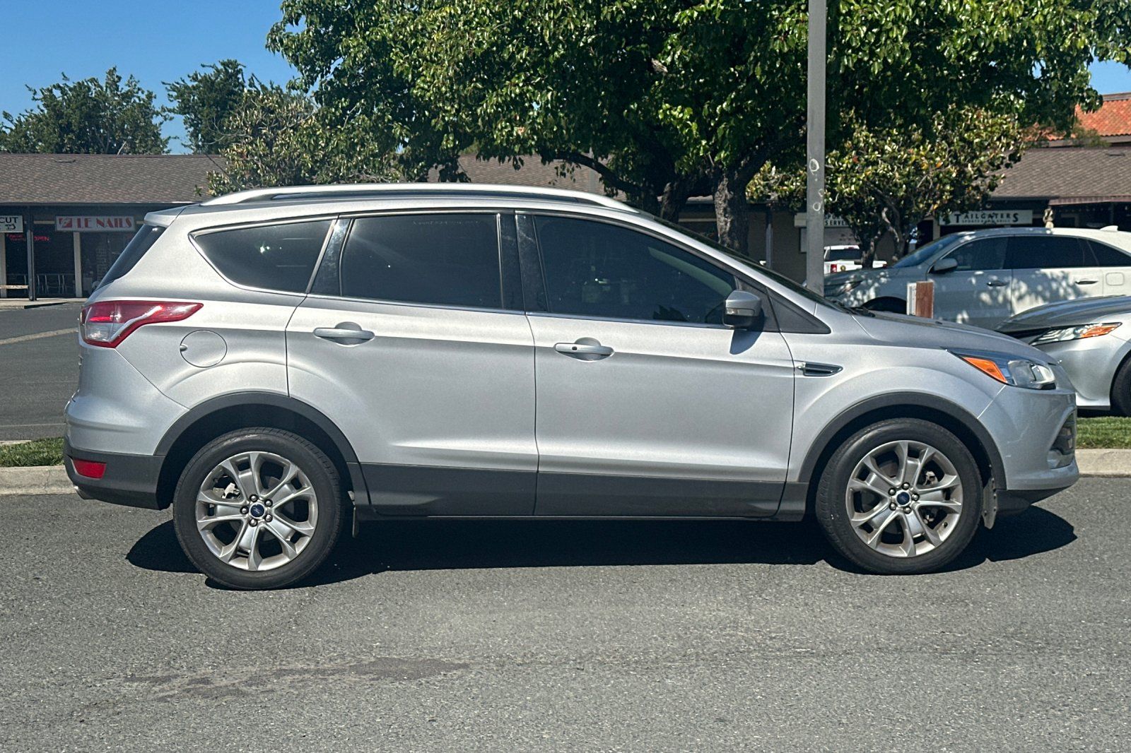 2015 Ford Escape Titanium photo 2