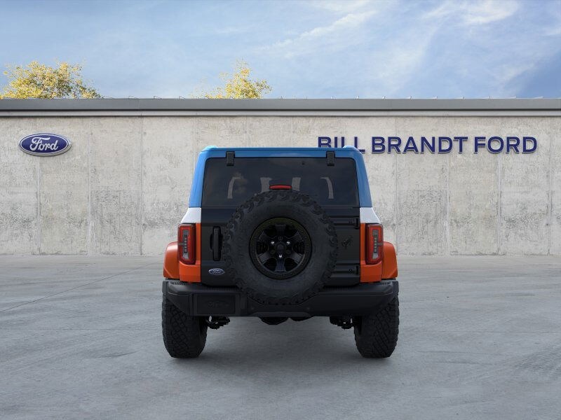 2025 Ford Bronco First Edition photo 3